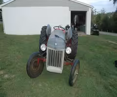 1942 9N FORD TRACTOR