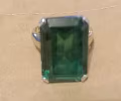 10k Ladies ring sz 7 1/2