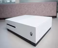 newer xbox one s comes with one controller