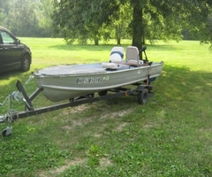 13'8" Starcraft Aluminum Boat w/ Minn Kota Motor & Depth Finder