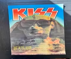 KISS Hot in the Shade Tourbook