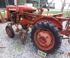 FARMALL 100 TRACTOR W. SIDE DRESSER