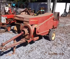 NEW HOLLAND SQUARE BAILER FOR TRACTOR
